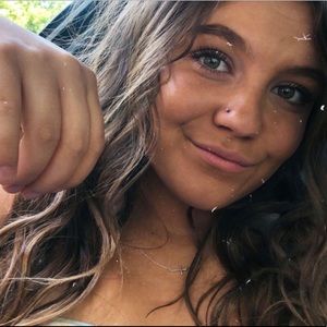 Meet your Posher, Olivia